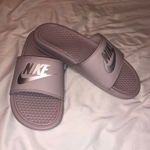 Nike women’s pink/rose slides size 7